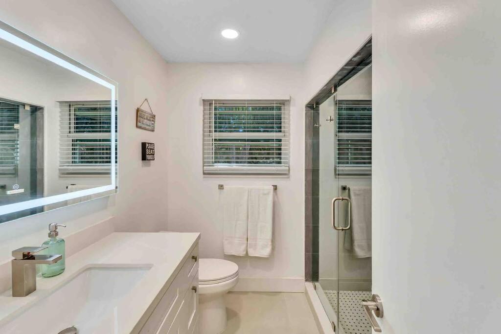 Вилла Rare Hidden Getaway Heated Pool 1.5 Acres! Sleeps 16 Форт-Лодердейл Экстерьер фото