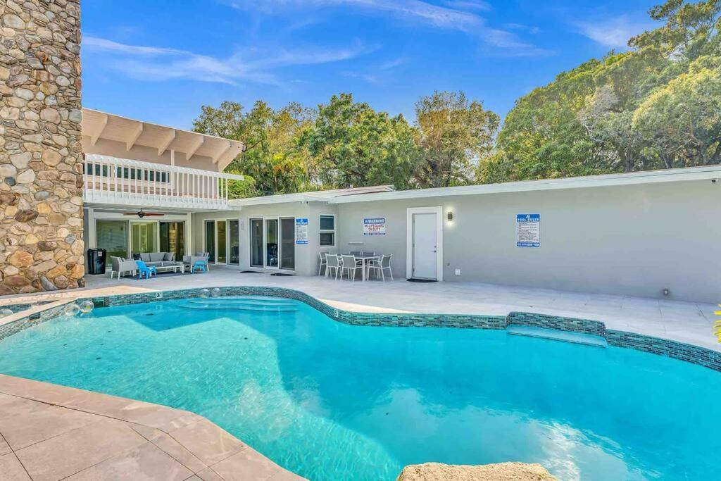 Вилла Rare Hidden Getaway Heated Pool 1.5 Acres! Sleeps 16 Форт-Лодердейл Экстерьер фото