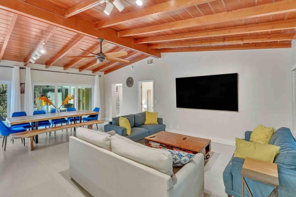 Вилла Rare Hidden Getaway Heated Pool 1.5 Acres! Sleeps 16 Форт-Лодердейл Экстерьер фото